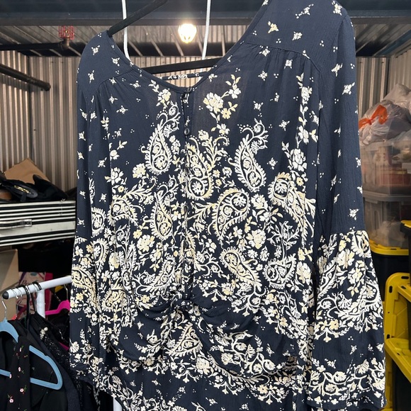 Billabong Tops - Billabong Navy and Cream Floral Top